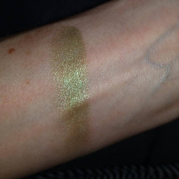 Eye shadow - Picture 2 of 3